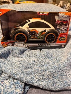 Road Rippers Dancing Volkswagen Beetle Toy Car - White and Orange